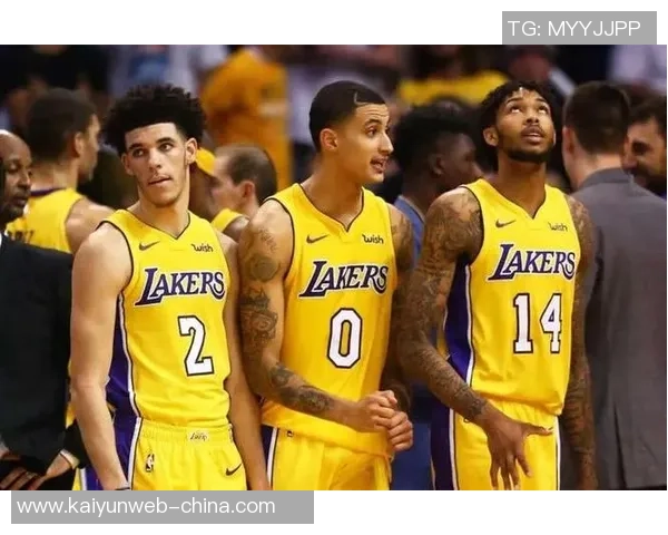 勇士与热火激战回顾球星表现与战术分析全解读 勇士与热火激战回顾球星表现与战术分析全解读