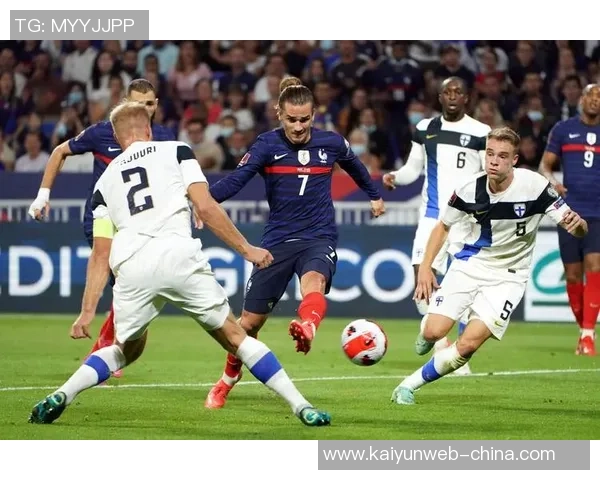 意大利与荷兰欧国联对决雨中激战精彩瞬间回顾